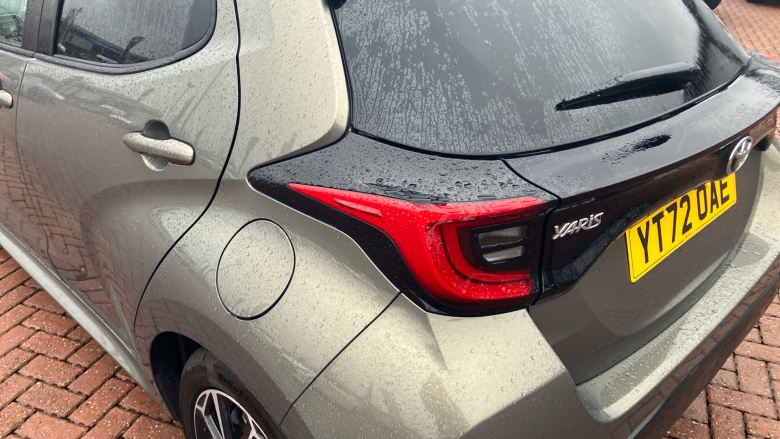 Toyota Yaris 1.5 Hybrid Design 5dr CVT Hybrid Hatchback